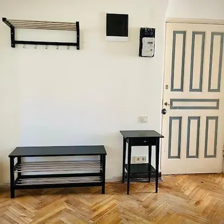 Bright And Spacious Gem Apartment